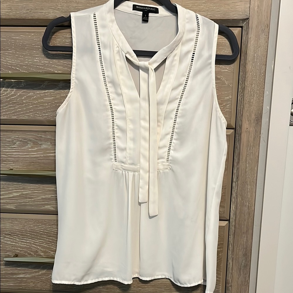 Banana Republic White Sleeveless Tie Front Blouse Size Small